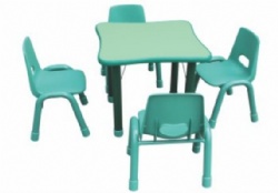 幼儿园课桌椅